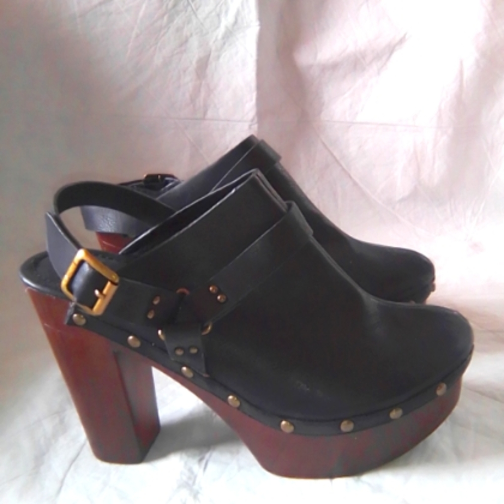 Nature Breeze Black Size 10 clogs Wooden Heels